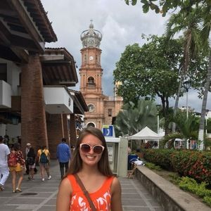 Meet your Posher, Maura